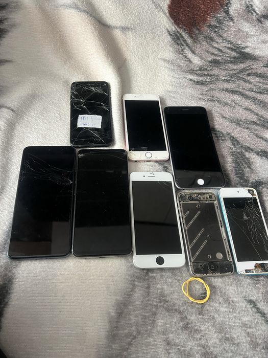 Vand lot telefoane piese