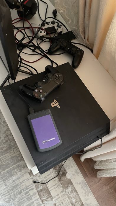Срочно продам ps4 pro на 3 тб