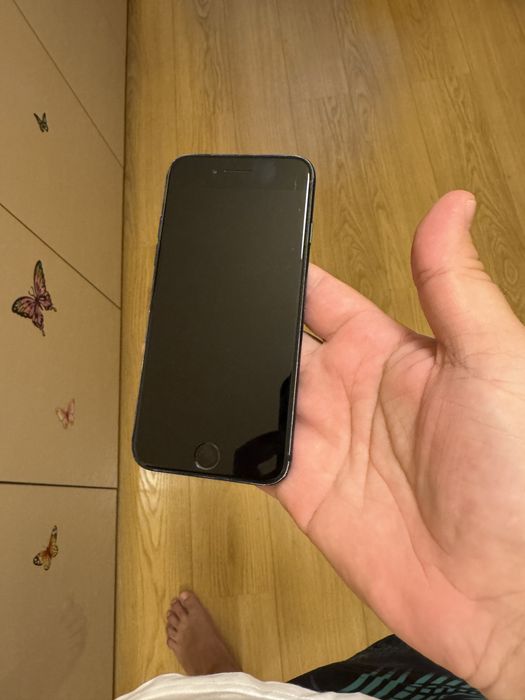 Vand Iphone 7 negru