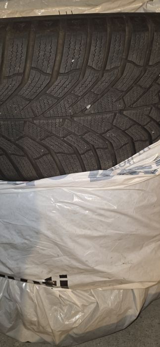 Cauciucuri iarna 215/50 R18 ca noi