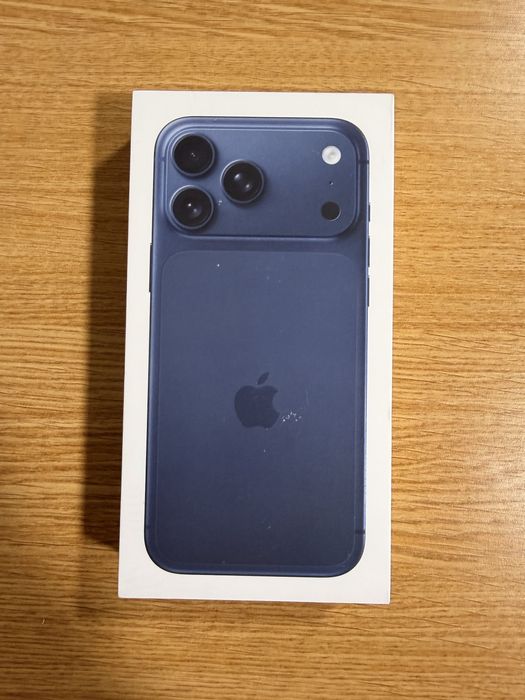 Iphone 17 pro max BLUE 256 GB