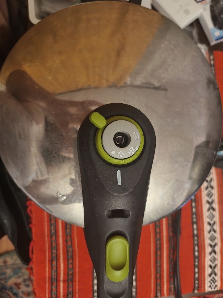 Vand Oala sub presiune Tefal Secure 5 NEO, 6 L, cos pentru gatit la a