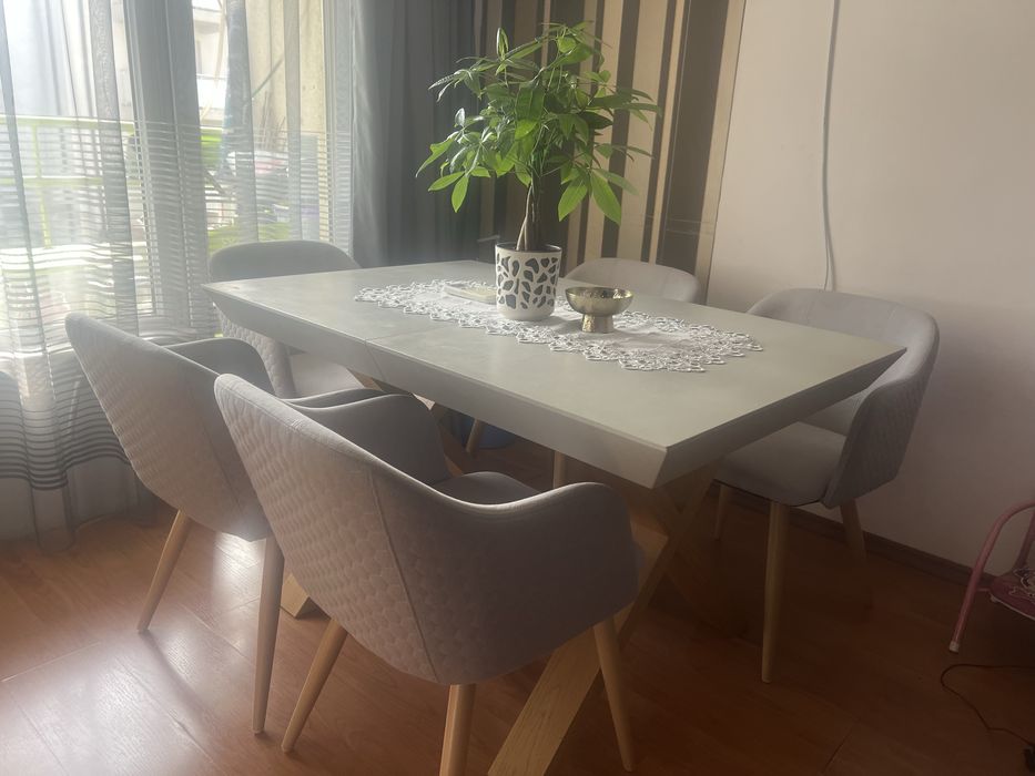 Трапезна маса и столове