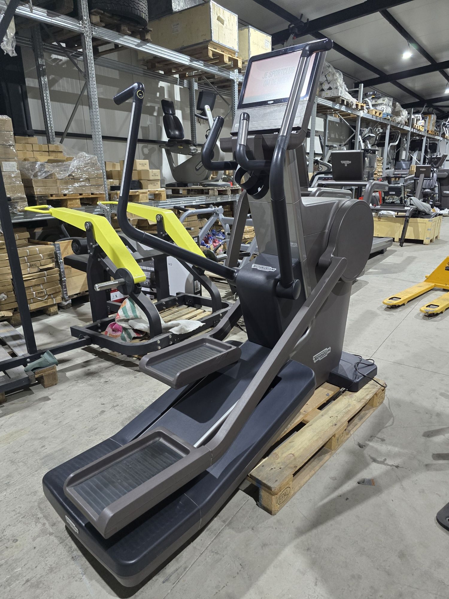 Technogym artis crosstrainer техноджим костренажор без забележка