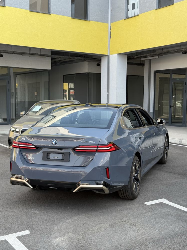 Bmw i5 35L v nalichii