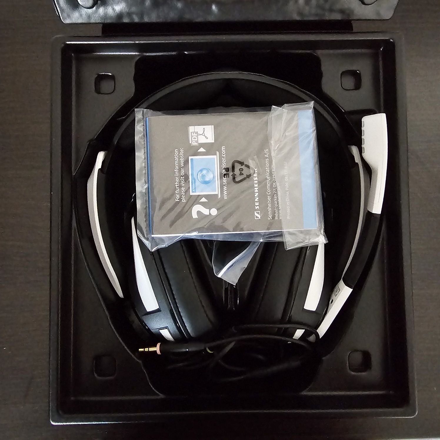 Продам новые наушники sennheiser GSP 301