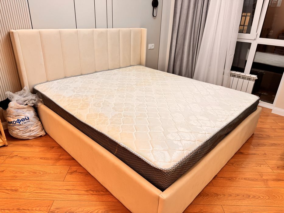 Кровать и матрас
