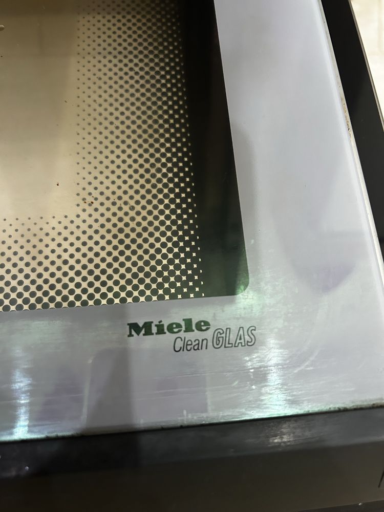 Фурна с плот за вграждане Miele