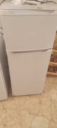 Холодильник белый