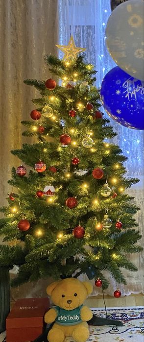 Пышная елка, покупали в прошлом году