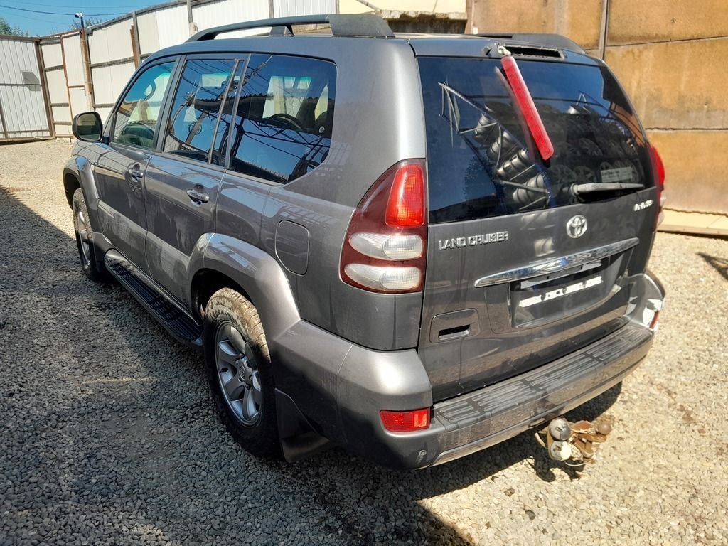 Dezmembrari dezmembrez  Toyota Land Cruiser J12 2002 - 2010