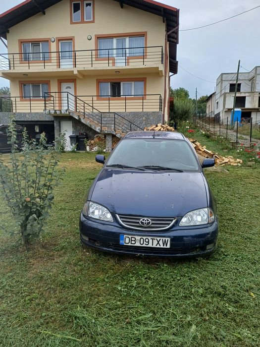 Vând Toyota Avensis T22 2002 Avariata