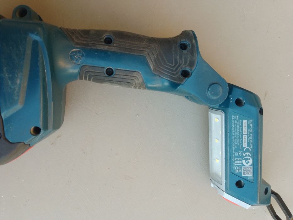 Bosch GLI 18V-300-акумолаторен лед фенер