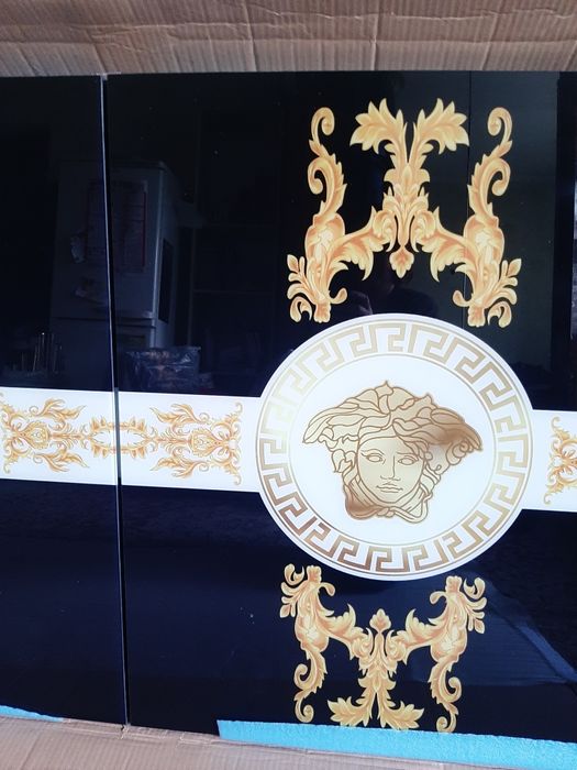 Продам стол и плюс 6 стульев комплект производство Турция