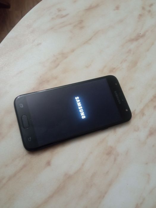 Телефон Самсунг галаксиJ3