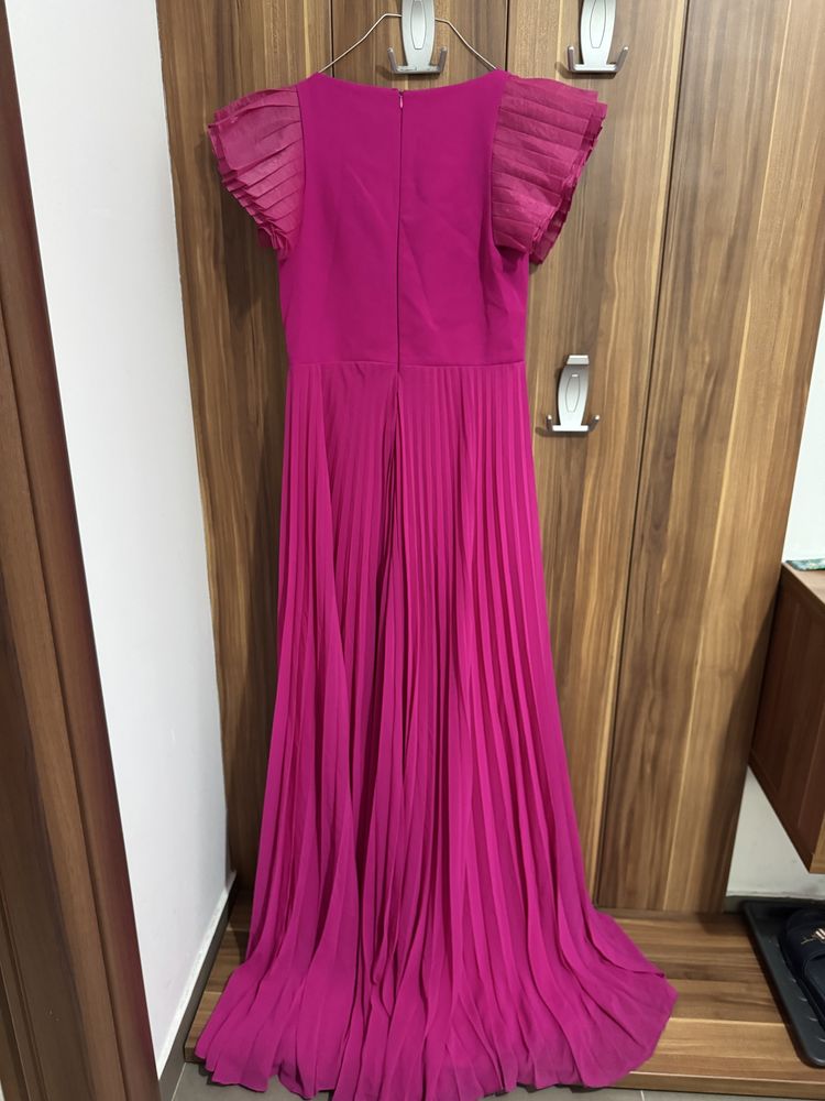 Vând salopetă elegantă , de ocazie de damă , mărimea 42