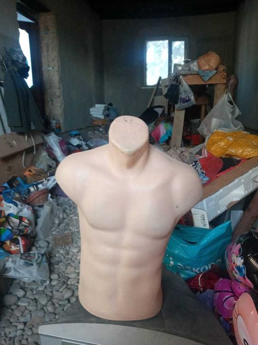 Перегородка готовая для магазина стеллаж для обуви манекены,Камин.