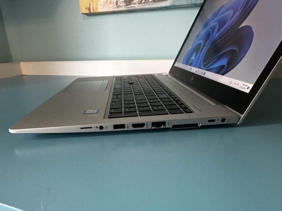HP EliteBook 15.6” - Intel Core i7 - 8Gb RAM - SSD240Gb -full aluminiu