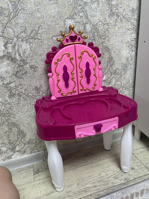 Продам детский туалетный столик