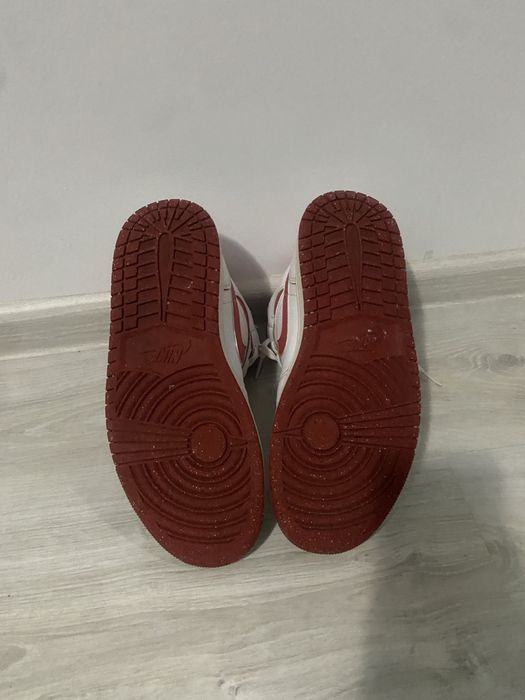 Adidasi Jordan 1 Mid