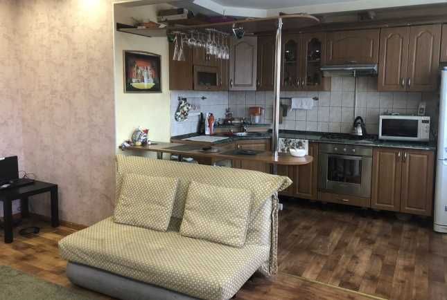 Дава се под наем Тристаен апартамент в Пловдив, Център - 90 кв.м за 448.8 € - Снимка #1