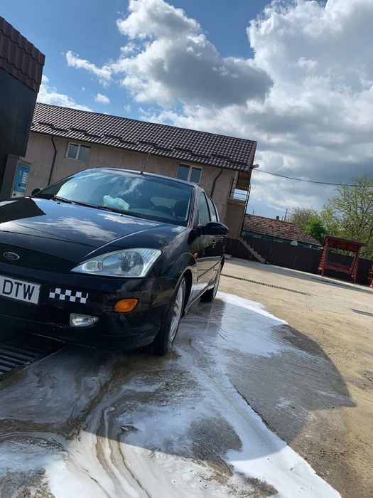 Vând sau schimb Ford focus