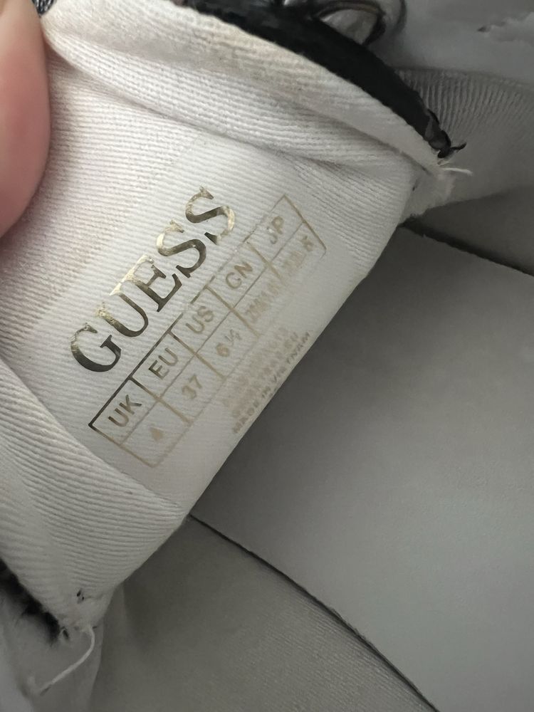 Incaltaminte guess