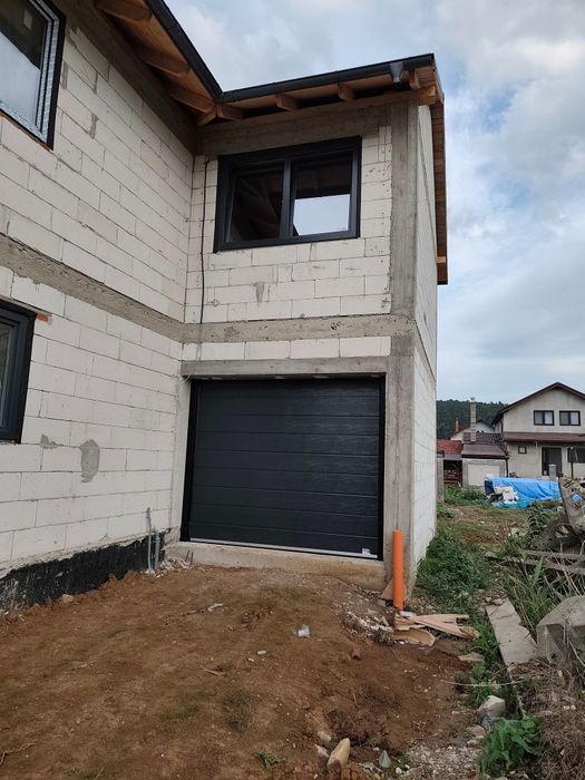 Usa de garaj/ porti de garaj/ usi de garaj/ usi de hala/ usi tip rulou