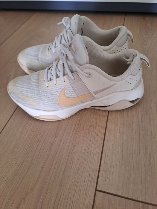 Оригинални маратонки Nike