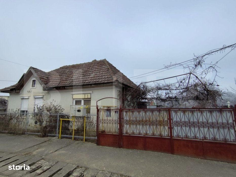 Casa cu Potential de Extindere, Teren Generos 2304 mp, utilitati compl