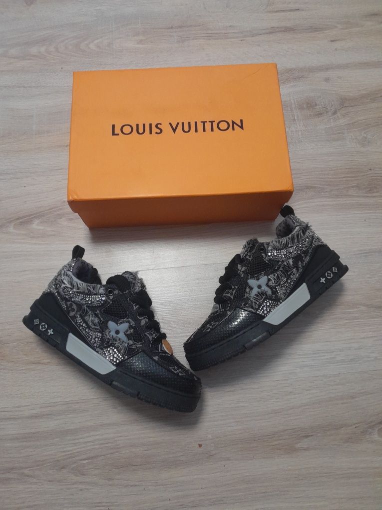 Louis Vuitton skate crystal