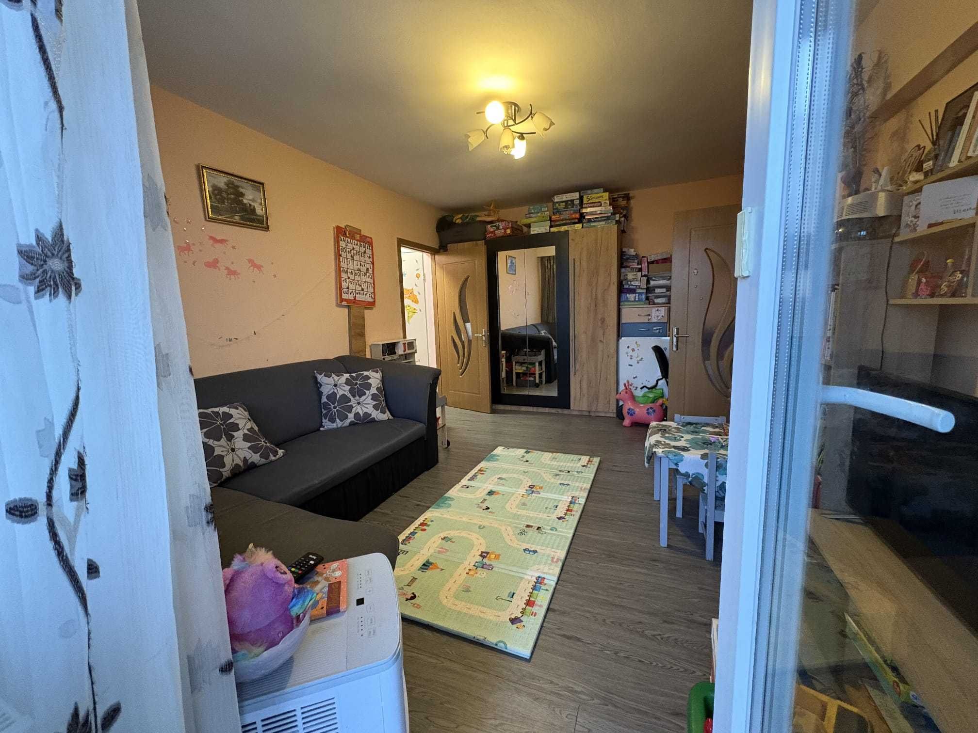 Persoana fizica vând apartament 2 camere Gheorgheni, zona Baisoara