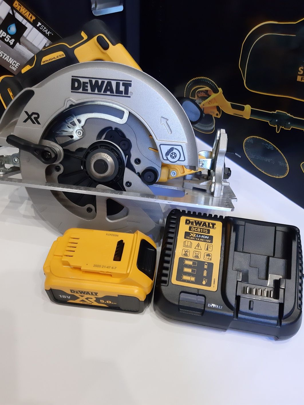 DeWALT DCS570+5Ah+Зарядно устройство