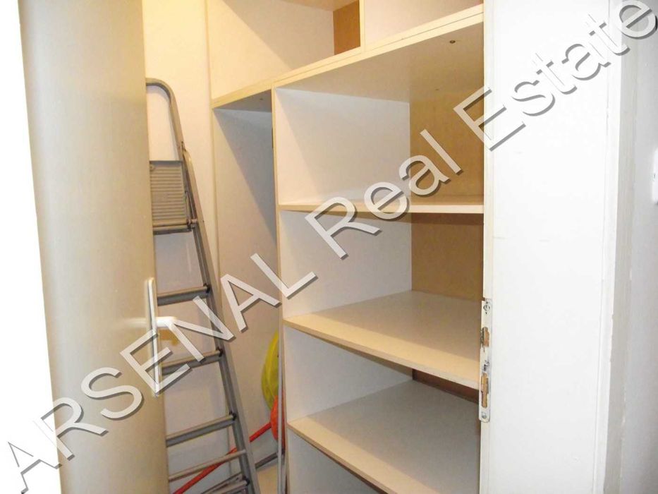 Тристаен апартамент под наем, Център