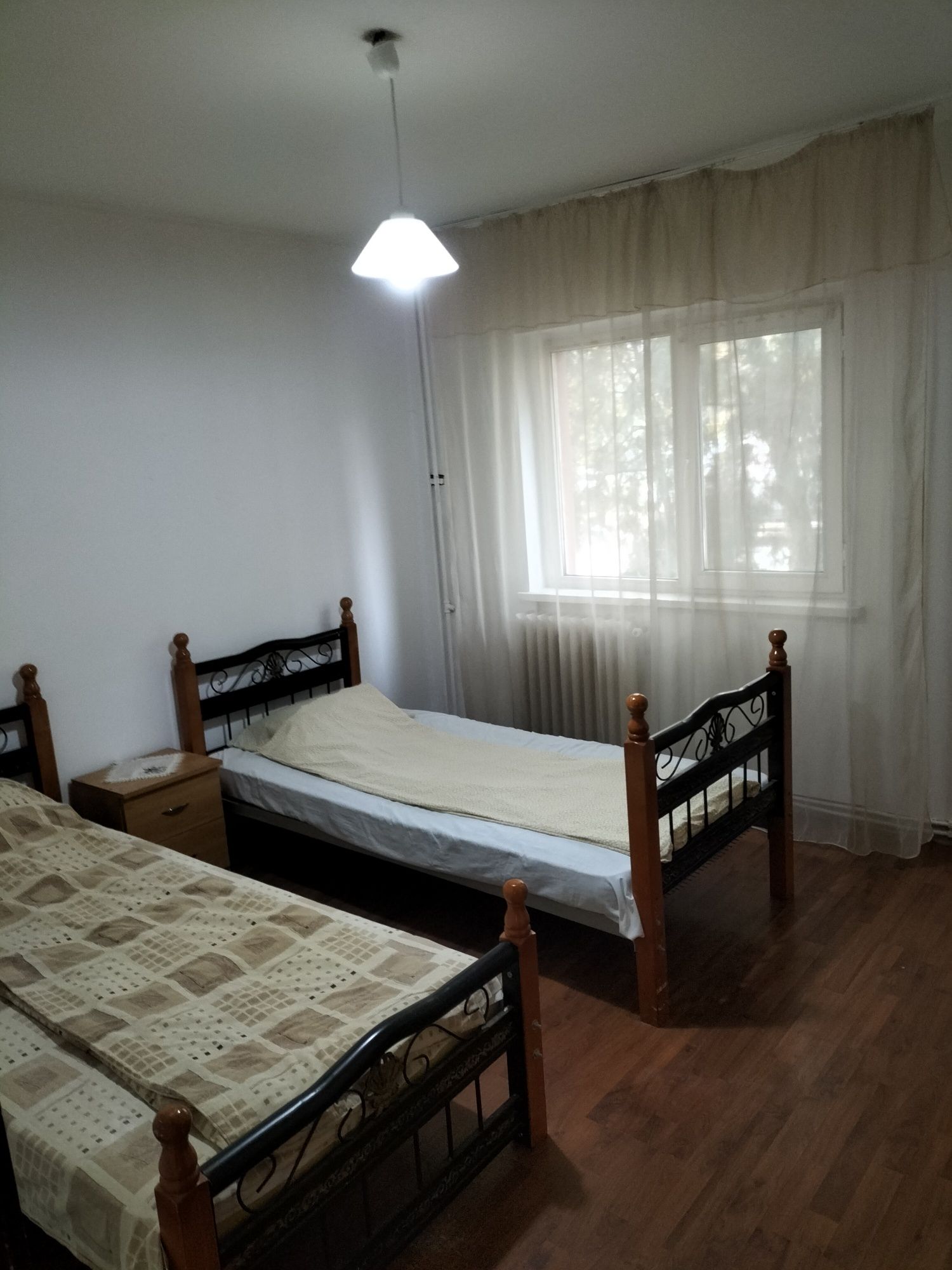 Proprietar închiriez apartament 4 camere