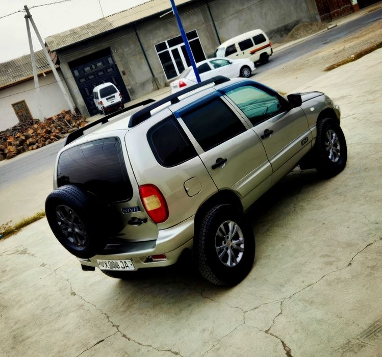 Niva 5 Eshiklik Sotiladi