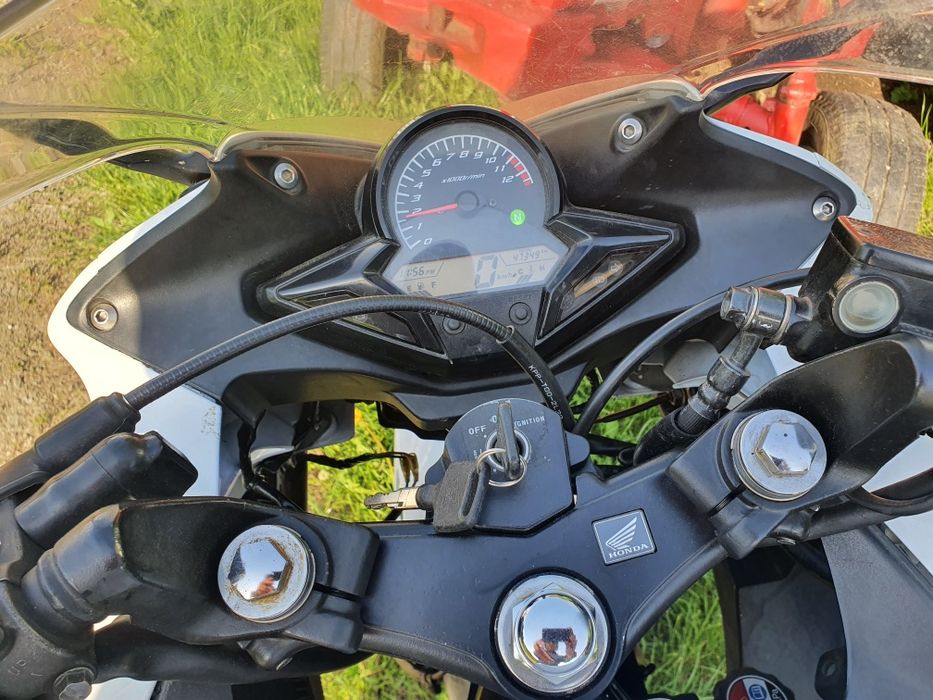 Vând Honda CBR 125R categoria  A1
An 2005 
Stare bună 
Întreținut : sc