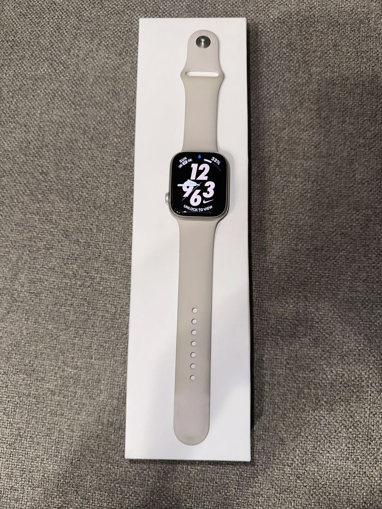 Apple watch 7 Starlight