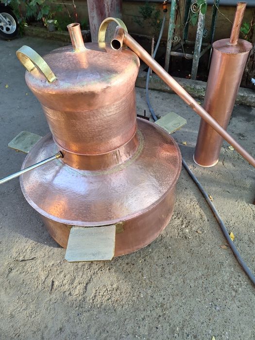 Vând cazan de făcut țuică cu capacitatea de 250litri