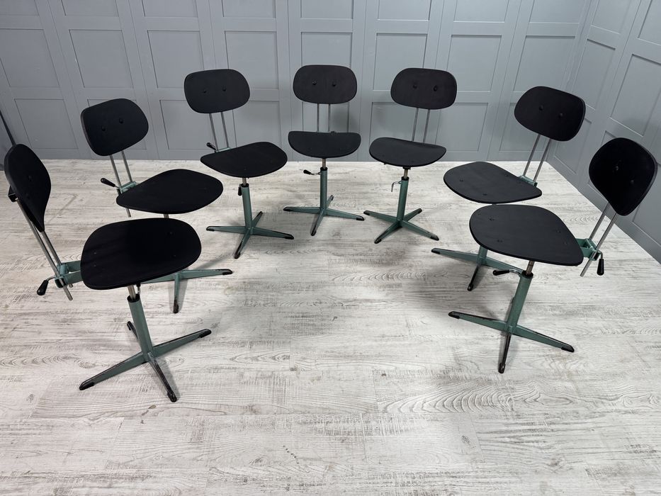 Винтидж индустриални работни столове Р460