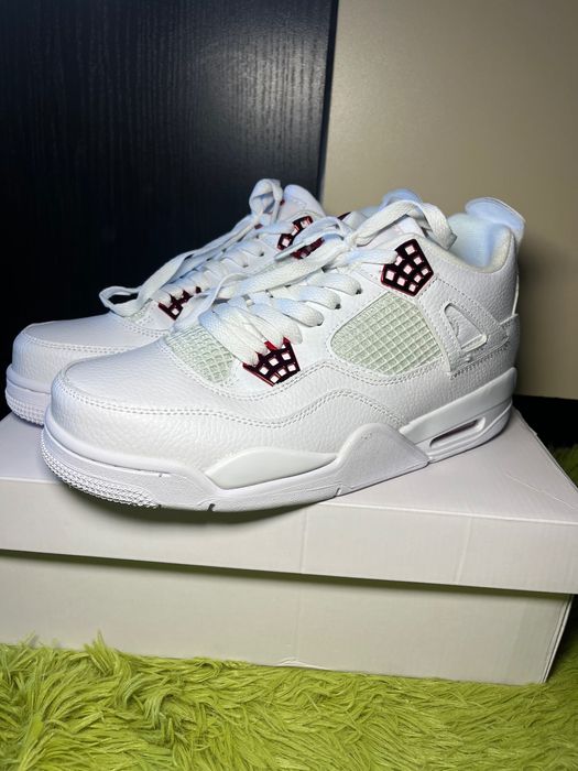 ЧИСТО НОВИ! Nike Air Jordan 4 Red Thunder