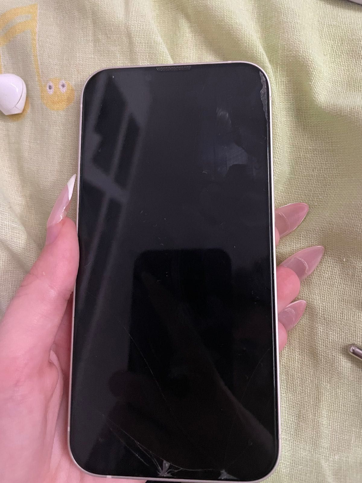 Продавам iPhone 13