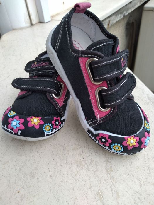 Обувки от плат за момиченце