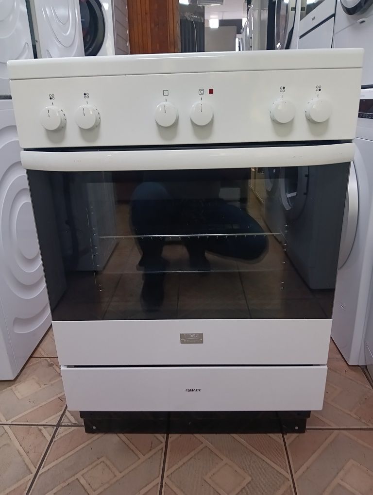 Свободно стояща печка с керамичен плот Voss Electrolux 2 год.Гаранция!