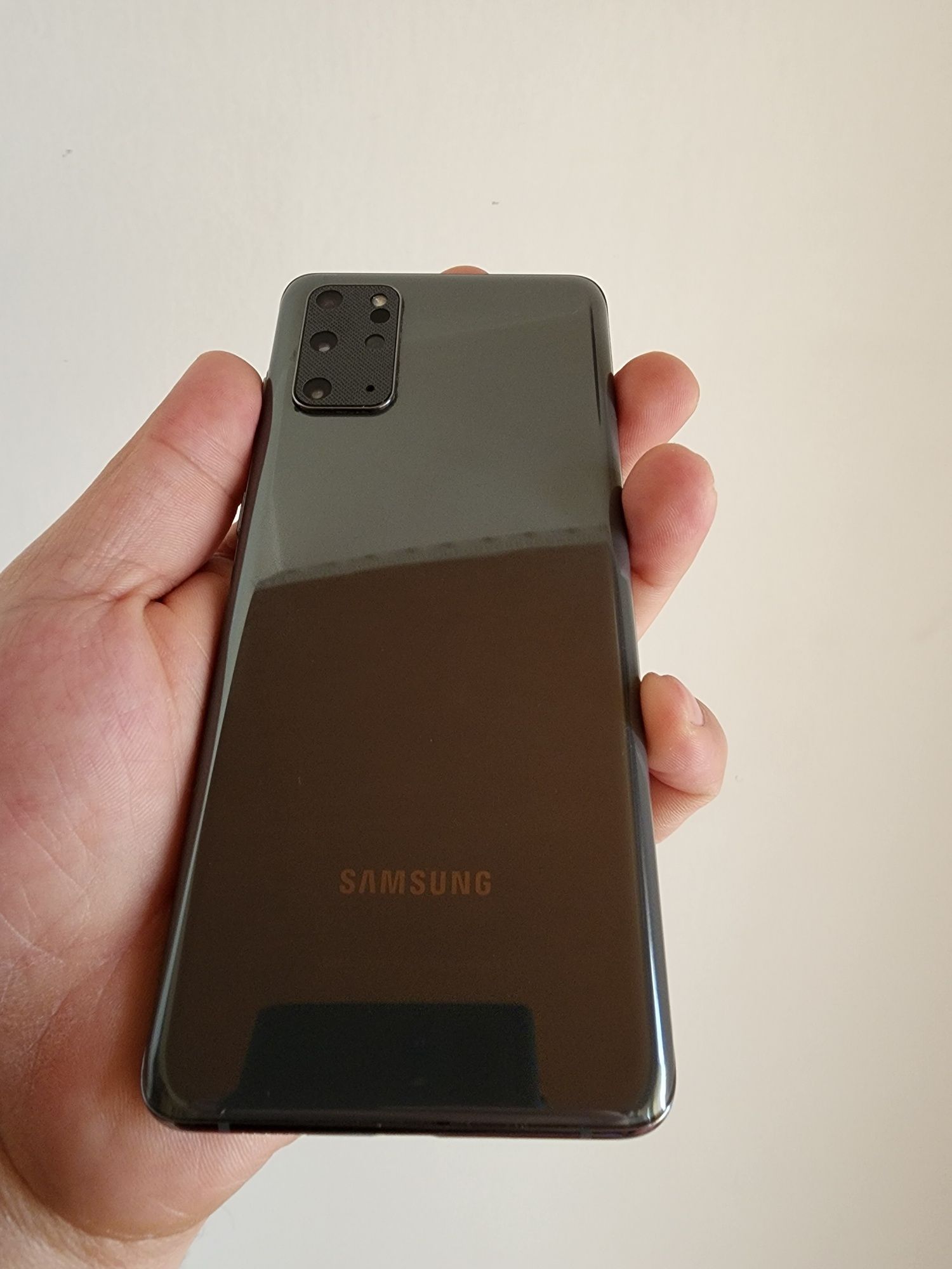 Galaxy S20 plus sotiladi