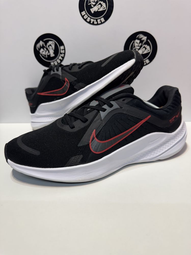 Маратонки NIKE QUEST 5 .Номер 45