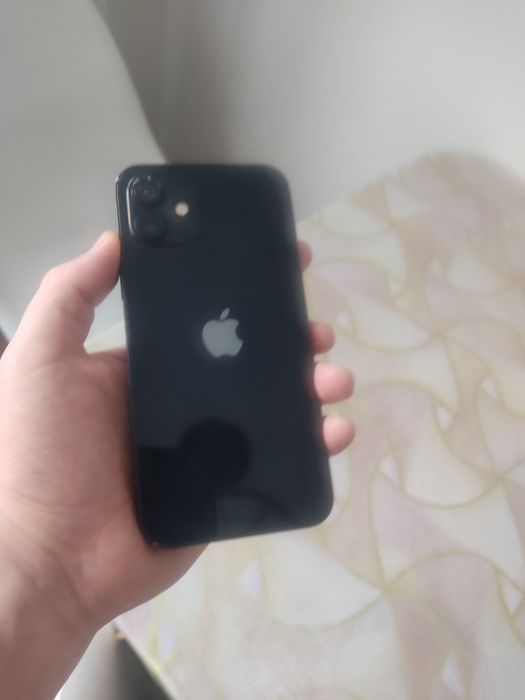 Продам айфон 12 в хорошем состоянии