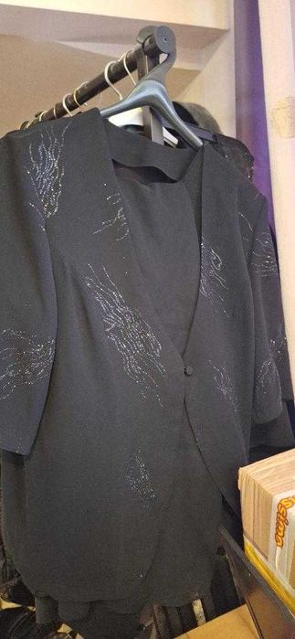 compleu dama de ocazie,nou 48-50 XL  ,3 piese-fusta bluza sacou 150lei
