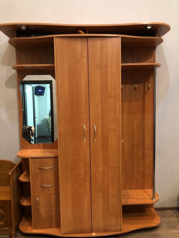 Продам прихожую (срочно)