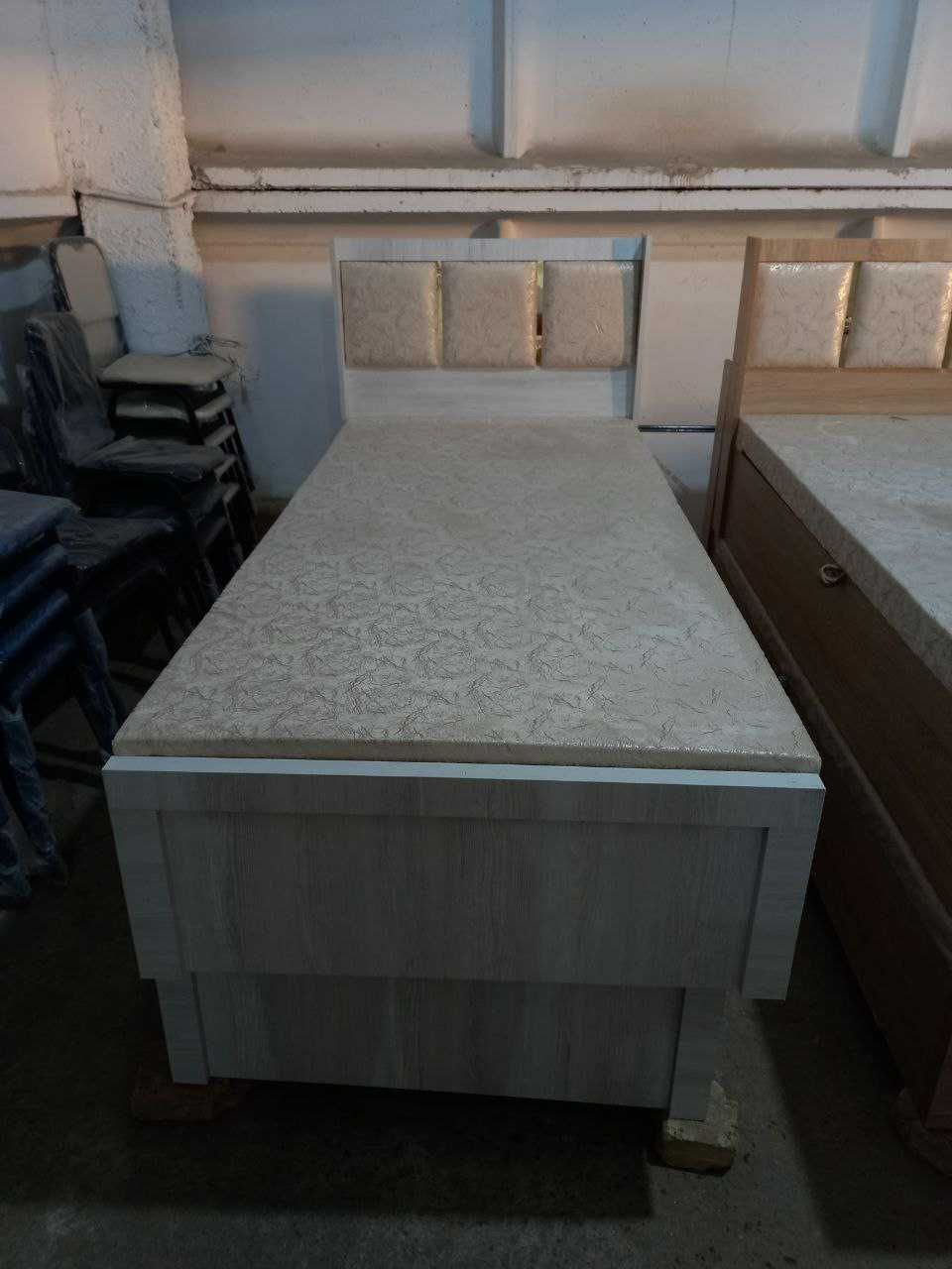 Divan krovat 
Divan kravatlarimiz bor har xil rangdagisi 
Razmeri 2